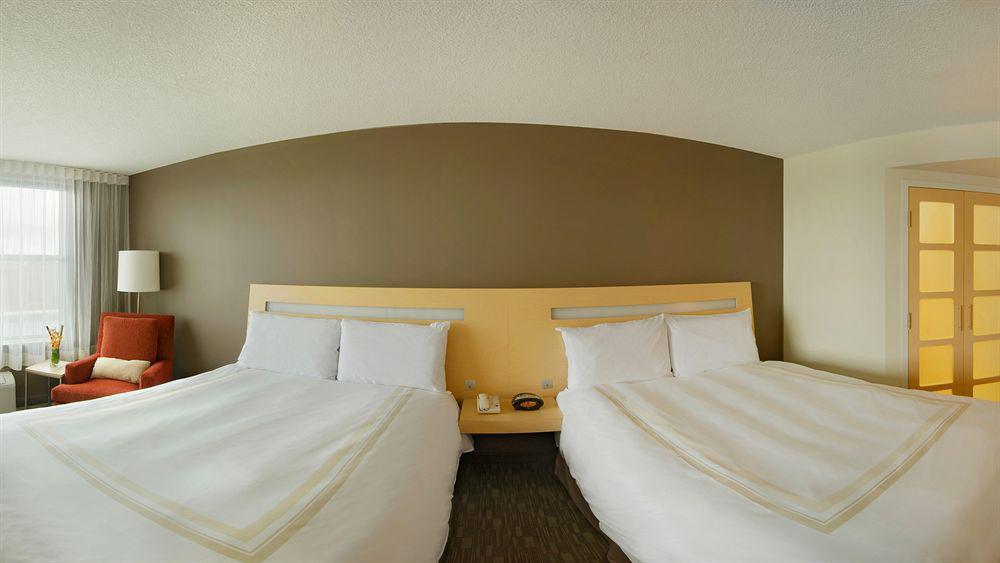 Novotel Montreal Aeroport Dorval Zewnętrze zdjęcie